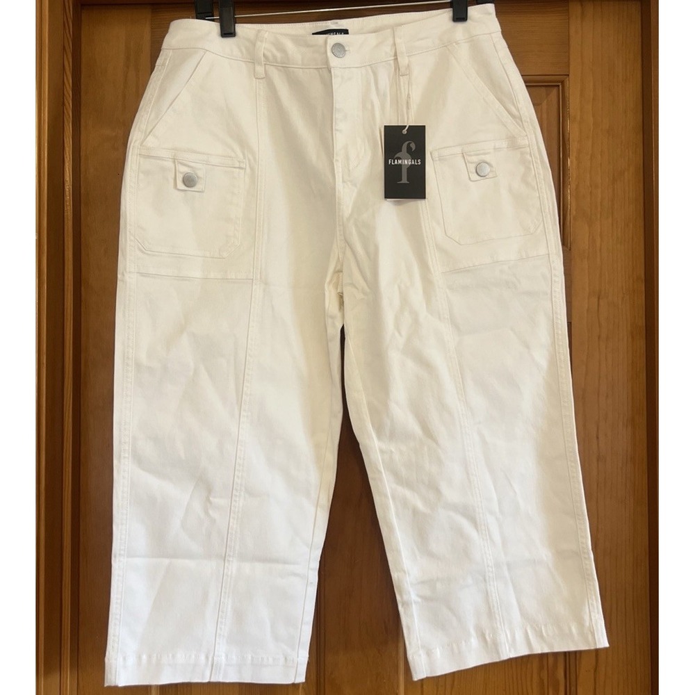 Flamingals Women's Straight Leg Capri Pants Cream Sz 2XL Front Pockets